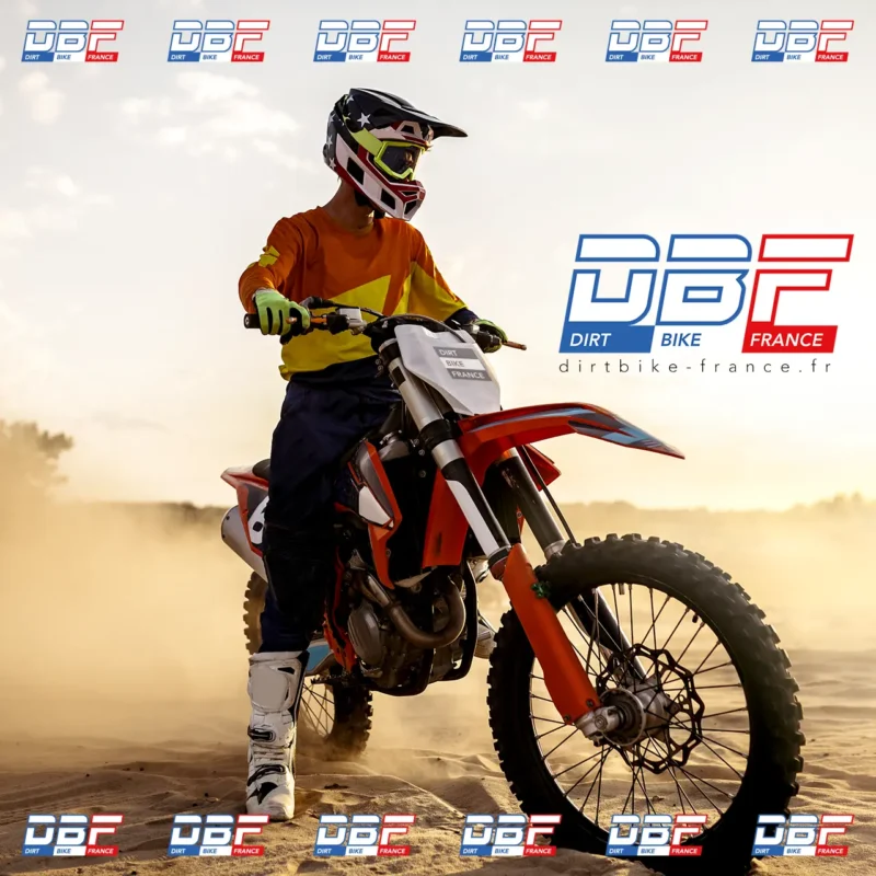 FEU ARRIERE COMPLET  + CLIGNOTANT A LEDS ADAPT. MOTO/MAXISCOOTER   *, Dirt Bike France - Photo N°1