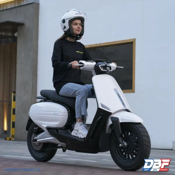 Scooter électrique 4000W Velocifero Tennis 125, Blanc, photo 6 sur Dirt Bike France
